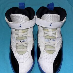 Jordan Kids High-Top Sneakers in White, Black & Blue